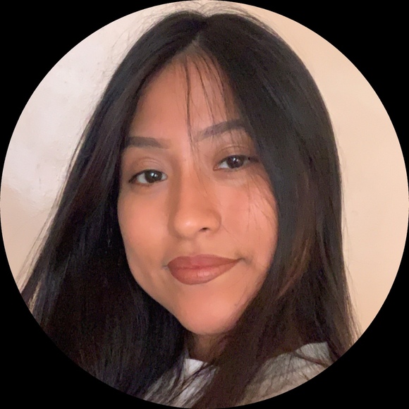 Poshmark profile picture for @thrillers